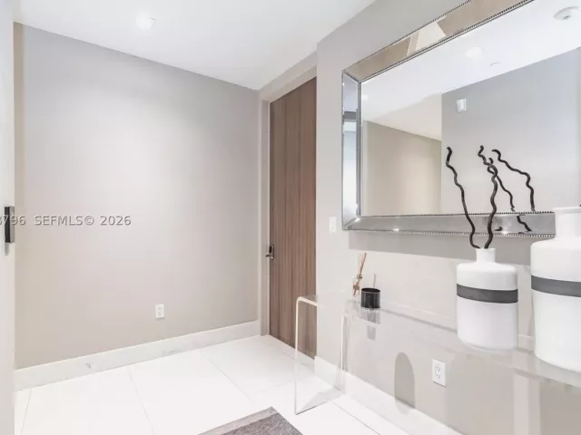 3-bedroom condo for rent in Sunny Isles Beach - 16901 Collins Ave 903 - MondialRealty