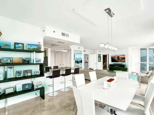 2-bedroom condo for rent in Fort Lauderdale - 101 S Fort Lauderdale Beach Boulevard 1107 - MondialRealty