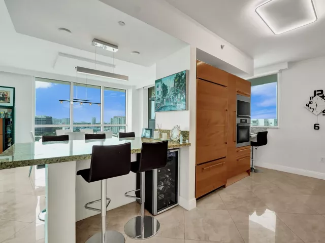 2-bedroom condo for rent in Fort Lauderdale - 101 S Fort Lauderdale Beach Boulevard 1107 - MondialRealty