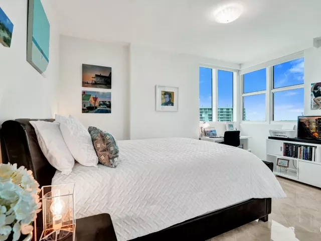 2-bedroom condo for rent in Fort Lauderdale - 101 S Fort Lauderdale Beach Boulevard 1107 - MondialRealty