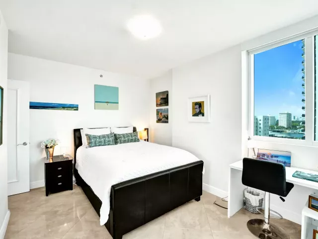 2-bedroom condo for rent in Fort Lauderdale - 101 S Fort Lauderdale Beach Boulevard 1107 - MondialRealty