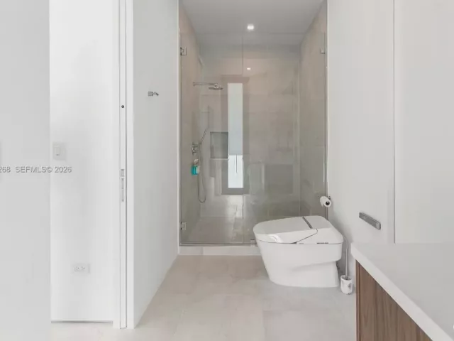 8-bedroom home for rent in Miami - 922 NE 78th St - MondialRealty