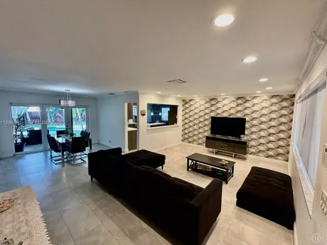 3-bedroom home for sale in Hollywood - 5424 Garfield St - MondialRealty