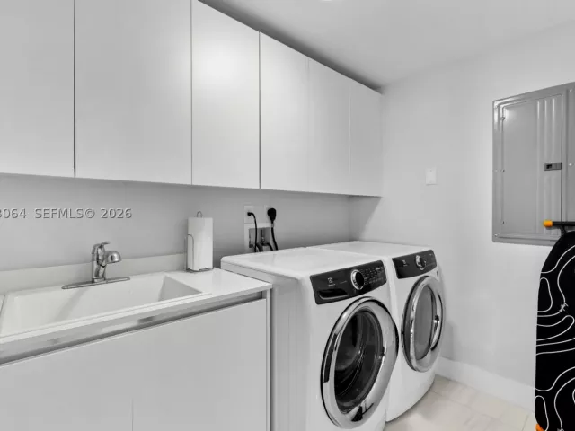 3-bedroom condo for rent in Fort Lauderdale - 1180 N Federal Hwy 1102 - MondialRealty