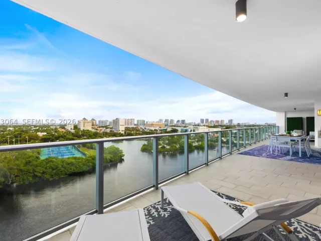 3-bedroom condo for rent in Fort Lauderdale - 1180 N Federal Hwy 1102 - MondialRealty