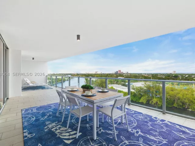 3-bedroom condo for rent in Fort Lauderdale - 1180 N Federal Hwy 1102 - MondialRealty