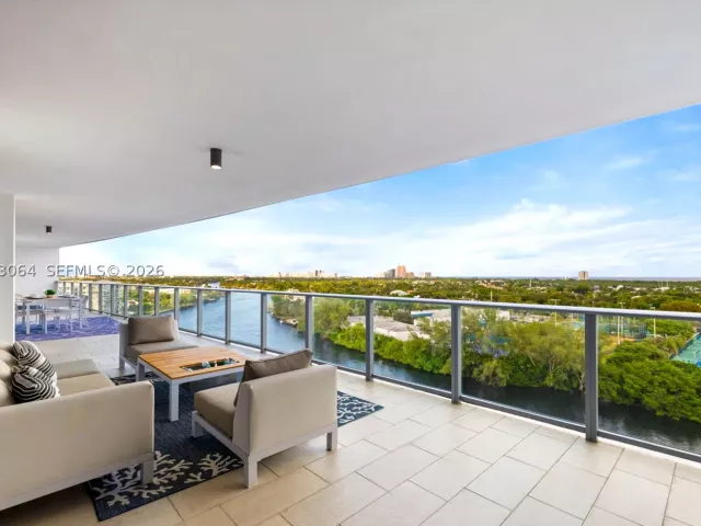 3-bedroom condo for rent in Fort Lauderdale - 1180 N Federal Hwy 1102 - MondialRealty