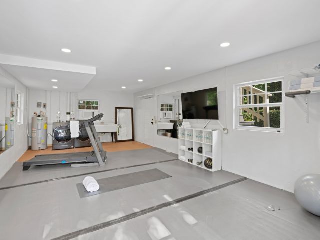 4-bedroom home for rent in West Palm Beach - 727 Claremore Drive - MondialRealty