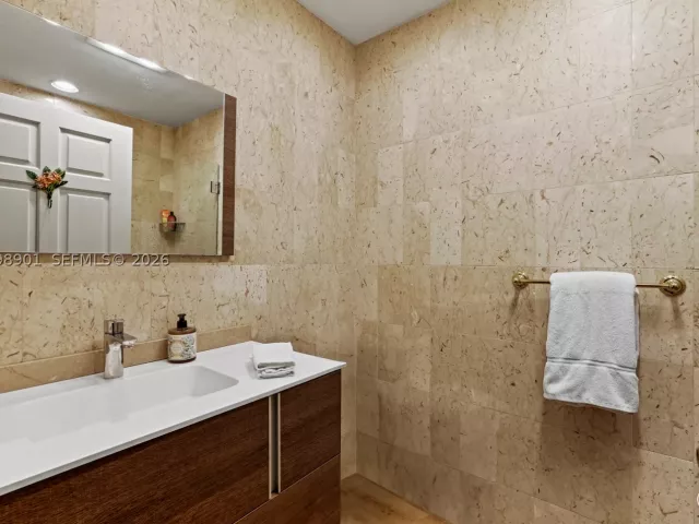 3-bedroom condo for rent in Miami Beach - 2211 Fisher Island Dr 3101 - MondialRealty