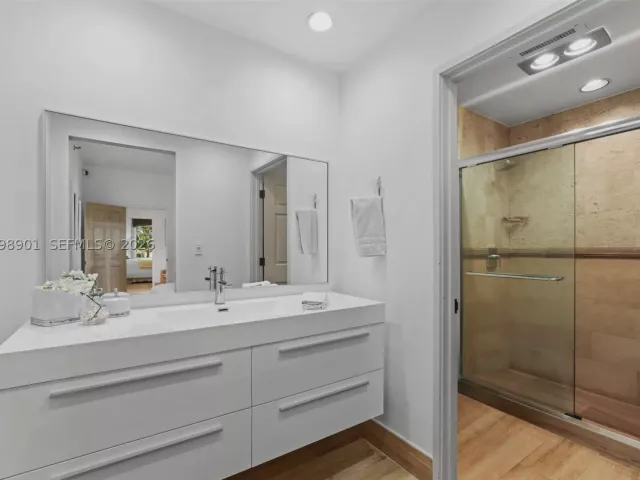 3-bedroom condo for rent in Miami Beach - 2211 Fisher Island Dr 3101 - MondialRealty