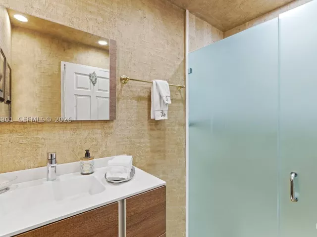 3-bedroom condo for rent in Miami Beach - 2211 Fisher Island Dr 3101 - MondialRealty