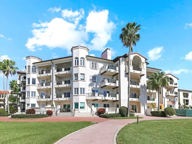 3-bedroom condo for rent in Miami Beach - 2211 Fisher Island Dr 3101 - MondialRealty