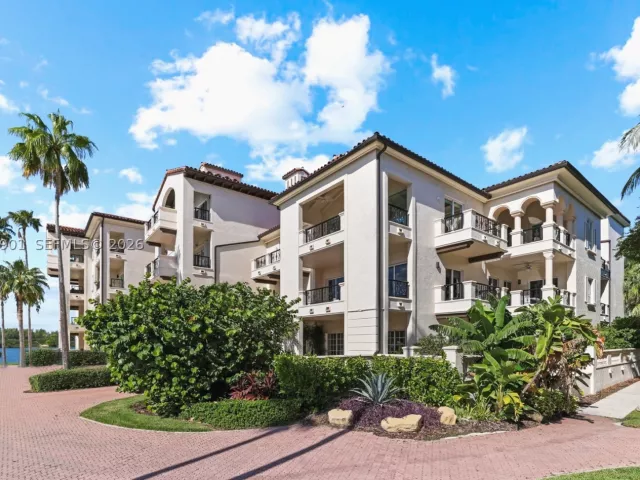 3-bedroom condo for rent in Miami Beach - 2211 Fisher Island Dr 3101 - MondialRealty