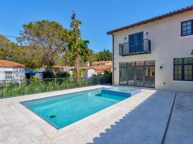 4-bedroom home for rent in Coral Gables - 519 Alhambra Cir - MondialRealty