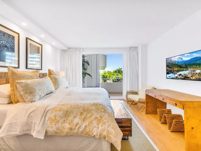 2-bedroom condo for rent in Key Biscayne - 199 Ocean Lane Dr 306 - MondialRealty