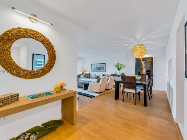 2-bedroom condo for rent in Key Biscayne - 199 Ocean Lane Dr 306 - MondialRealty