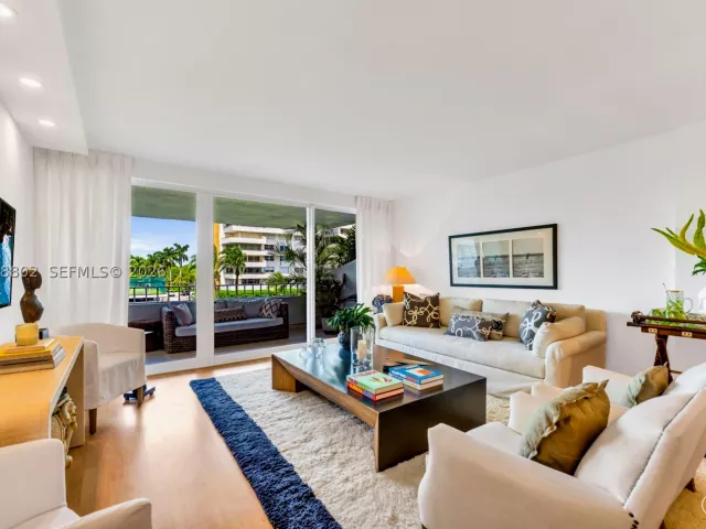 2-bedroom condo for rent in Key Biscayne - 199 Ocean Lane Dr 306 - MondialRealty
