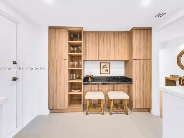 2-bedroom condo for rent in Key Biscayne - 199 Ocean Lane Dr 306 - MondialRealty