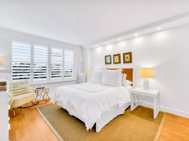 2-bedroom condo for rent in Key Biscayne - 199 Ocean Lane Dr 306 - MondialRealty