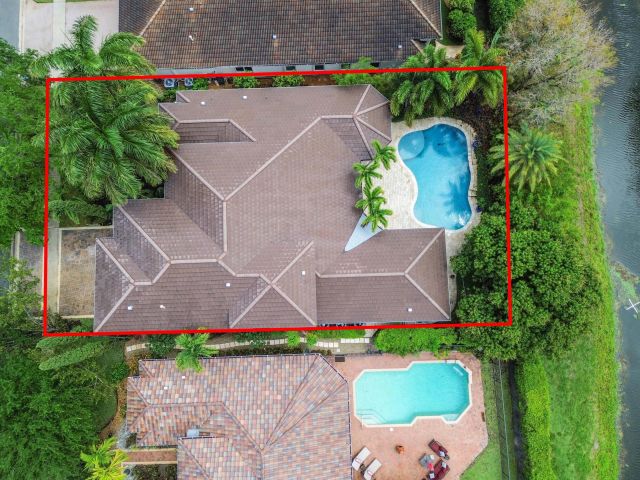 6-bedroom home for sale in Delray Beach - 6159 Via Venetia S - MondialRealty