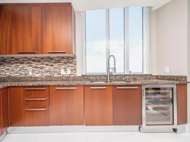 3-bedroom condo for sale in Sunny Isles Beach - 15901 Collins Ave 2504 - MondialRealty