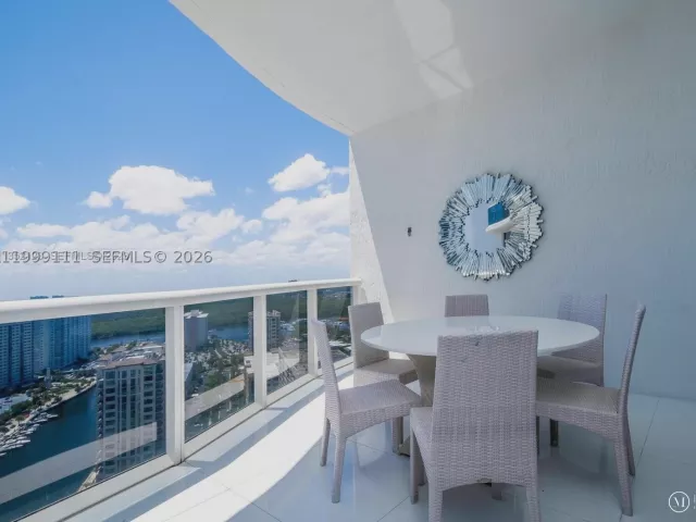 3-bedroom condo for sale in Sunny Isles Beach - 15901 Collins Ave 2504 - MondialRealty
