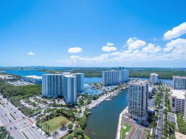 3-bedroom condo for sale in Sunny Isles Beach - 15901 Collins Ave 2504 - MondialRealty