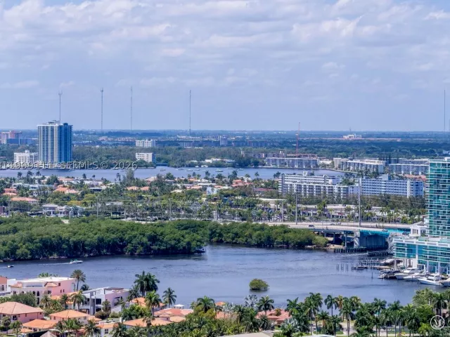 3-bedroom condo for sale in Sunny Isles Beach - 15901 Collins Ave 2504 - MondialRealty