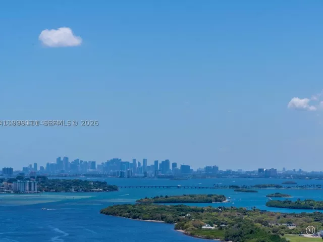 3-bedroom condo for sale in Sunny Isles Beach - 15901 Collins Ave 2504 - MondialRealty