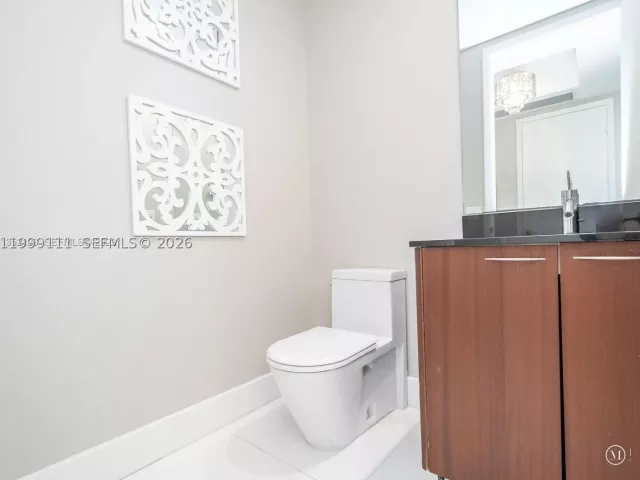 3-bedroom condo for sale in Sunny Isles Beach - 15901 Collins Ave 2504 - MondialRealty