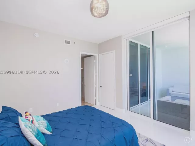 3-bedroom condo for sale in Sunny Isles Beach - 15901 Collins Ave 2504 - MondialRealty