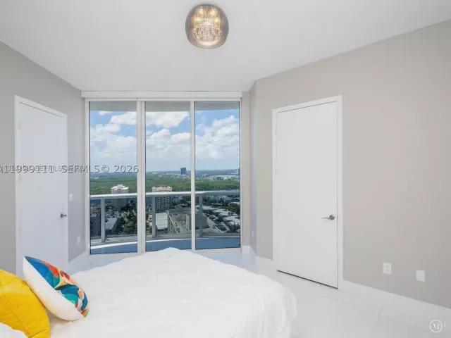3-bedroom condo for sale in Sunny Isles Beach - 15901 Collins Ave 2504 - MondialRealty