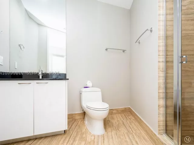 3-bedroom condo for sale in Sunny Isles Beach - 15901 Collins Ave 2504 - MondialRealty