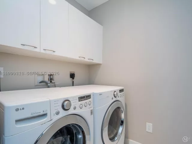 3-bedroom condo for sale in Sunny Isles Beach - 15901 Collins Ave 2504 - MondialRealty