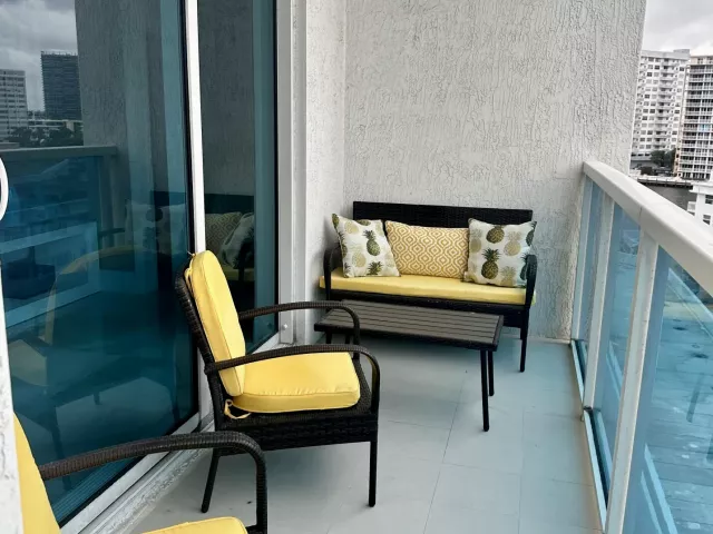 2-bedroom condo for sale in Hallandale Beach - 1945 S Ocean Drive 609 - MondialRealty