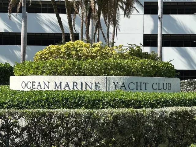 2-bedroom condo for sale in Hallandale Beach - 1945 S Ocean Drive 609 - MondialRealty
