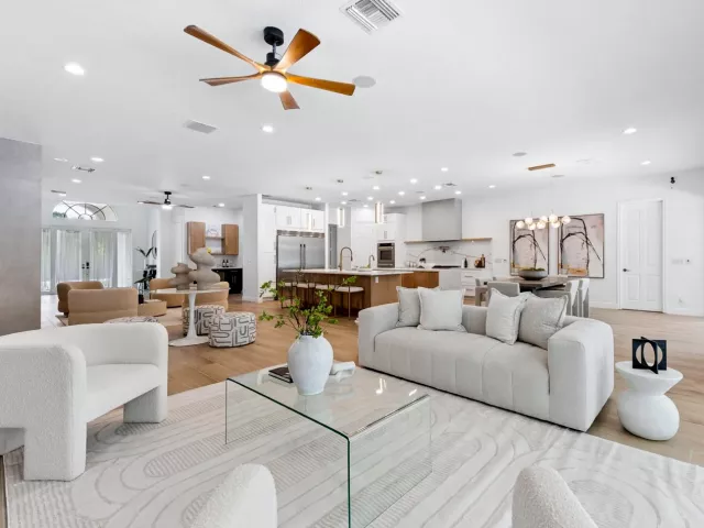 4-bedroom home for sale in West Palm Beach - 8717 Estate Drive - MondialRealty