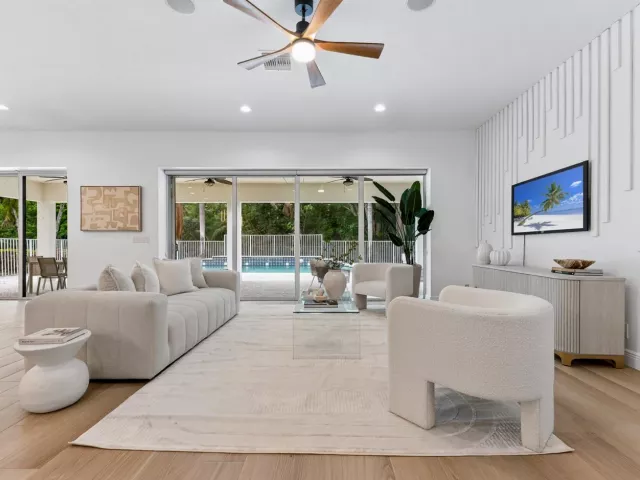 4-bedroom home for sale in West Palm Beach - 8717 Estate Drive - MondialRealty