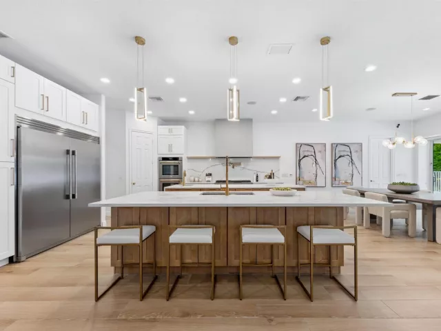 4-bedroom home for sale in West Palm Beach - 8717 Estate Drive - MondialRealty