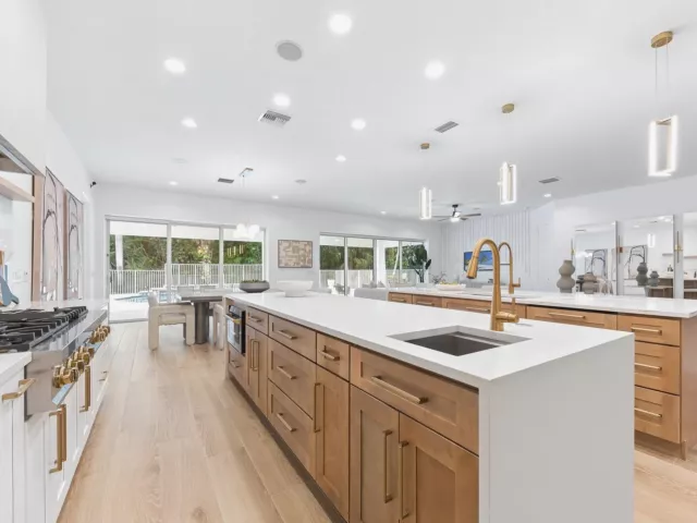 4-bedroom home for sale in West Palm Beach - 8717 Estate Drive - MondialRealty