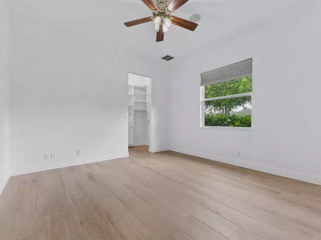 4-bedroom home for sale in West Palm Beach - 8717 Estate Drive - MondialRealty