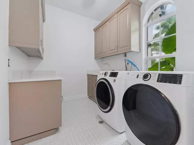 4-bedroom home for sale in West Palm Beach - 8717 Estate Drive - MondialRealty