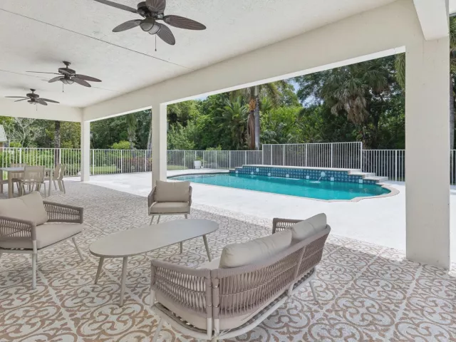 4-bedroom home for sale in West Palm Beach - 8717 Estate Drive - MondialRealty