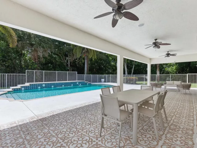 4-bedroom home for sale in West Palm Beach - 8717 Estate Drive - MondialRealty