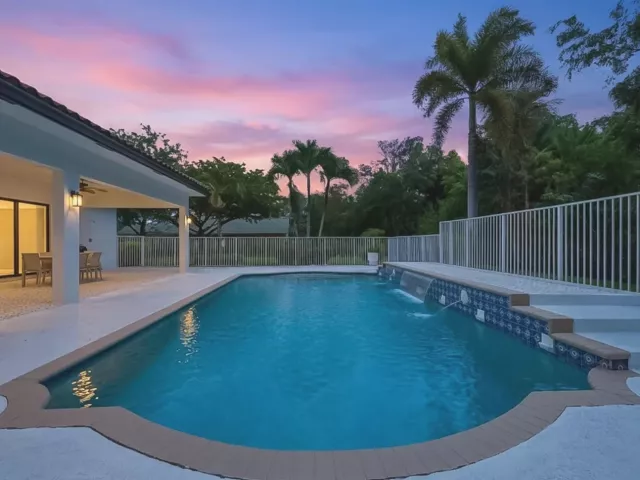 4-bedroom home for sale in West Palm Beach - 8717 Estate Drive - MondialRealty