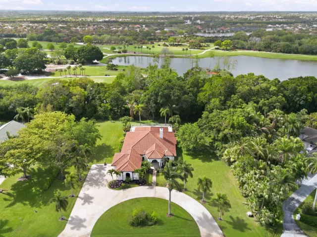 4-bedroom home for sale in West Palm Beach - 8717 Estate Drive - MondialRealty