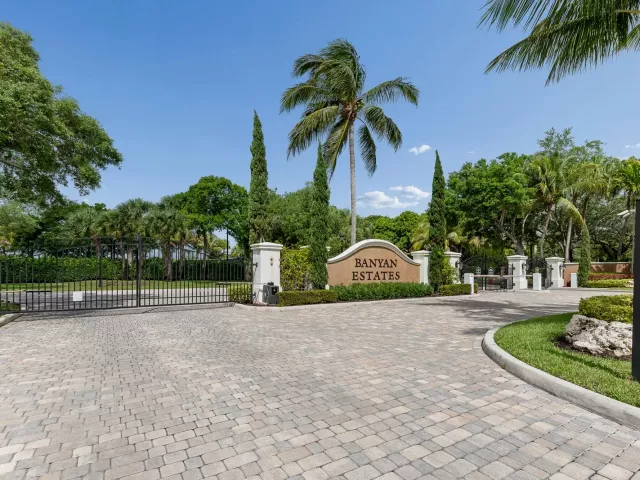 4-bedroom home for sale in West Palm Beach - 8717 Estate Drive - MondialRealty