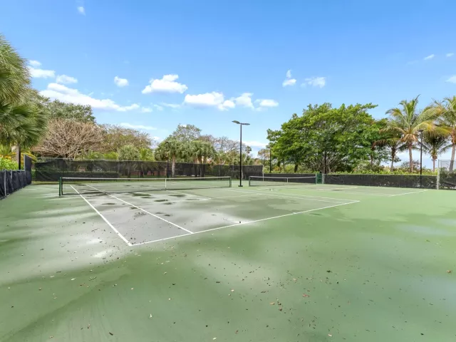 4-bedroom home for sale in West Palm Beach - 8717 Estate Drive - MondialRealty