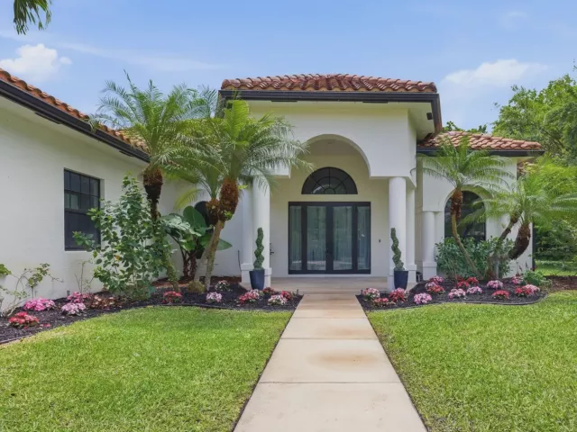 4-bedroom home for sale in West Palm Beach - 8717 Estate Drive - MondialRealty