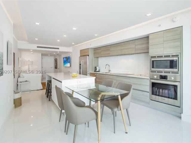 2-bedroom condo for rent in Miami Beach - 6620 Indian Creek Dr 516 - MondialRealty